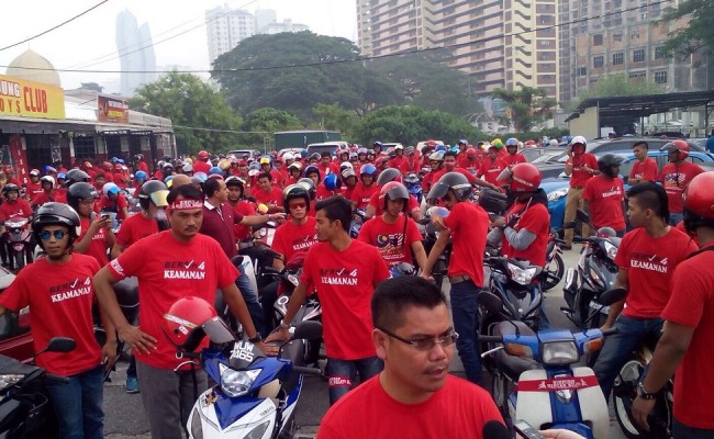 early_mass_red_shirt_rally_Kuala_lumpur_120915