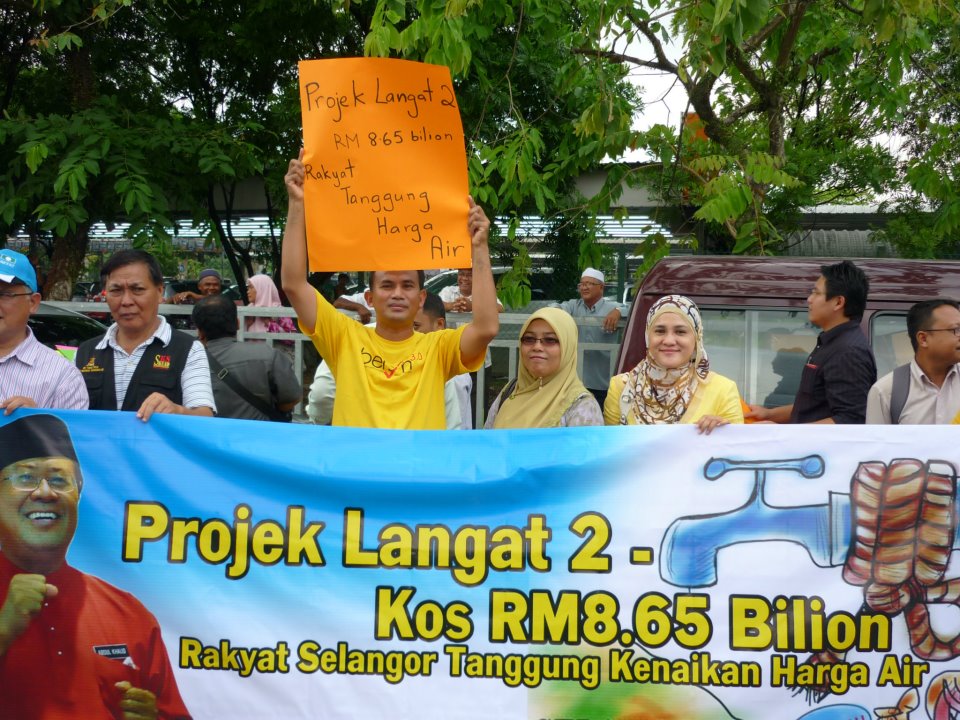 Air hak negeri Selangor, bukan milik kroni UMNO-BN - Oleh Hafiz Zainuddin | roketkini.com